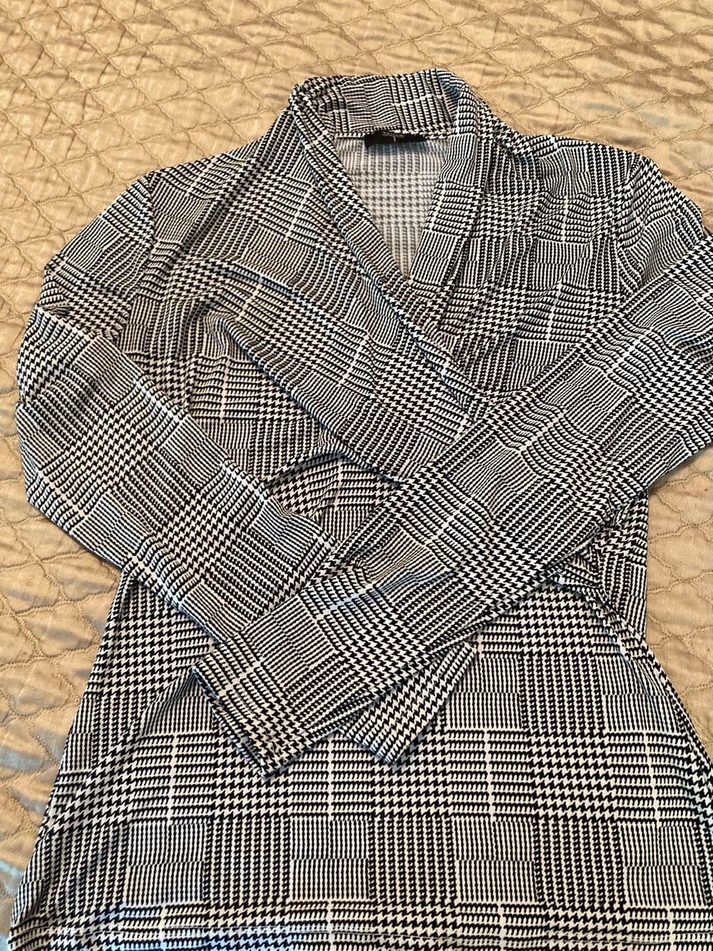 Tahari Black and White Patterned Blouse